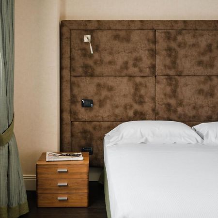 Hotel Cora Carate Brianza Exteriör bild
