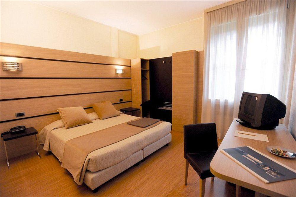 Hotel Cora Carate Brianza Exteriör bild