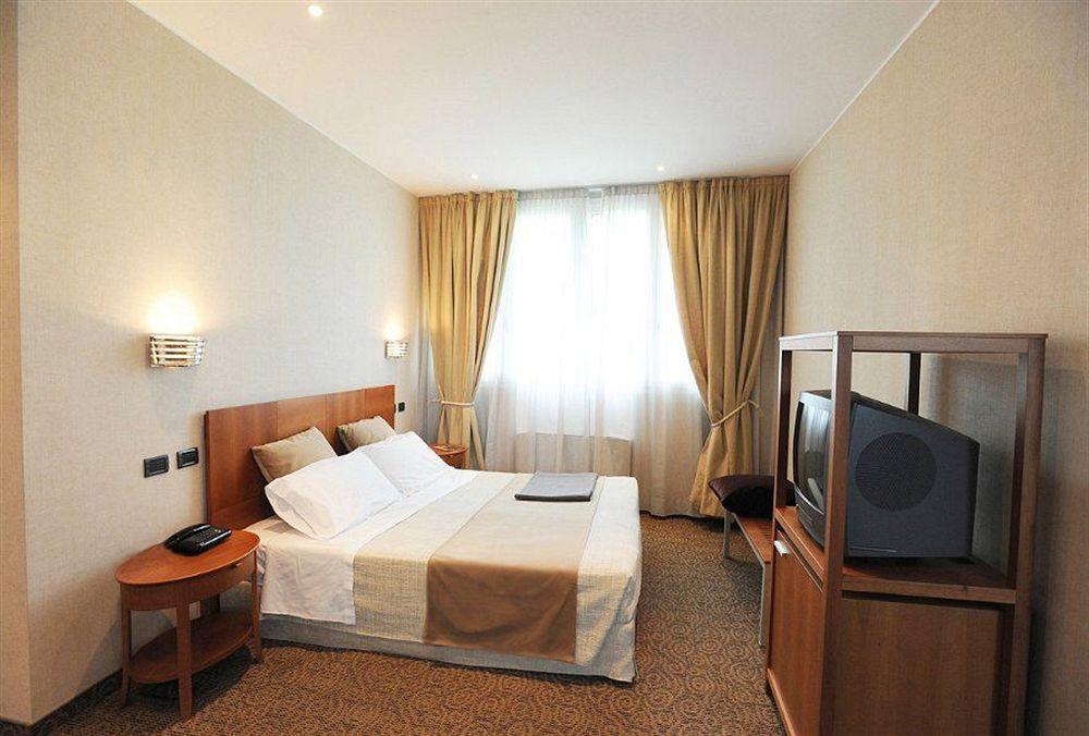Hotel Cora Carate Brianza Exteriör bild
