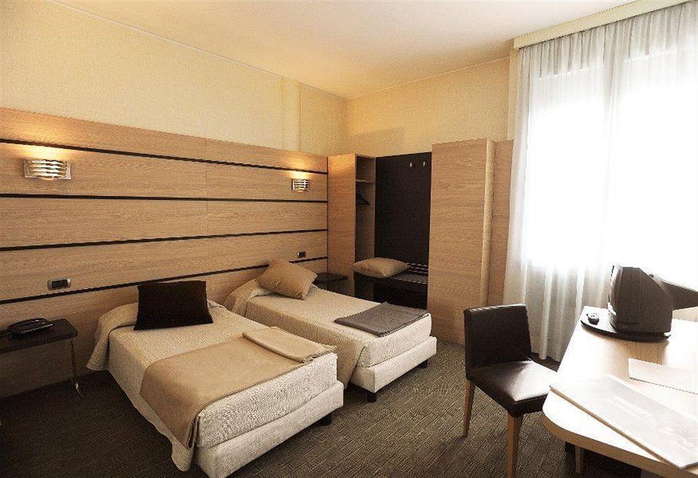 Hotel Cora Carate Brianza Exteriör bild