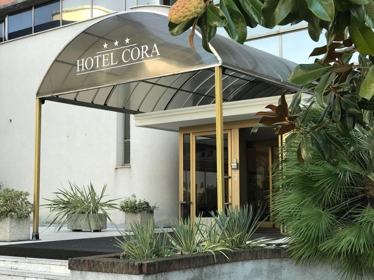 Hotel Cora Carate Brianza Exteriör bild